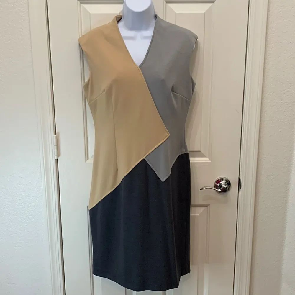 Calvin Klein Size 8 V Neck Short Sleeve Gray Tan Waist Slimming Woman’s Dress